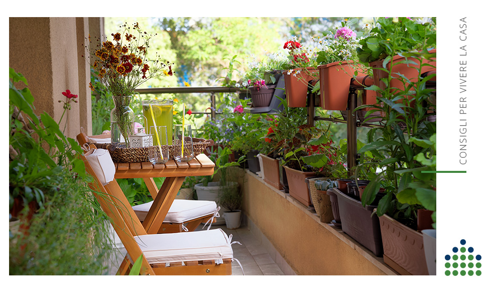 Come arredare un balcone stretto e lungo